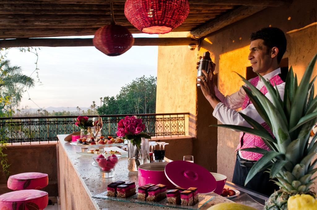 Tigmiza Boutique Hotel & Spa Ouled Jelal Екстериор снимка A bartender at work